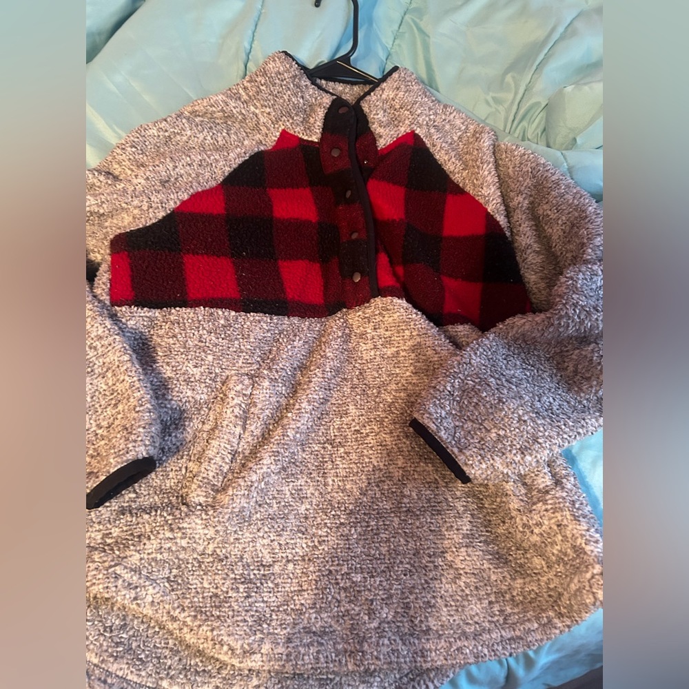 Large plaid and grey Maurice’s fleece pull over